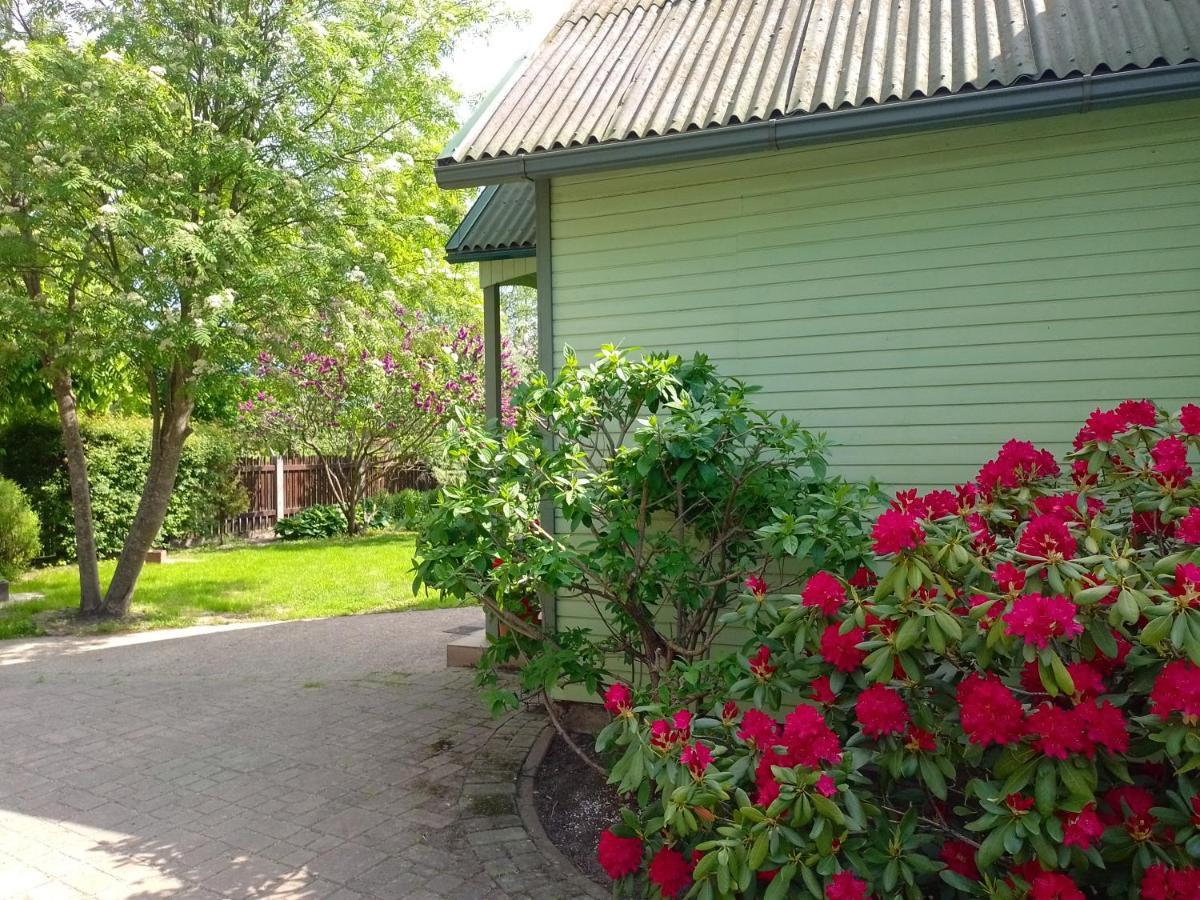 House, Garden & Sauna. Free Parking. Train Stop-200 M. Sea-1 Km. ยูร์มาลา ภายนอก รูปภาพ