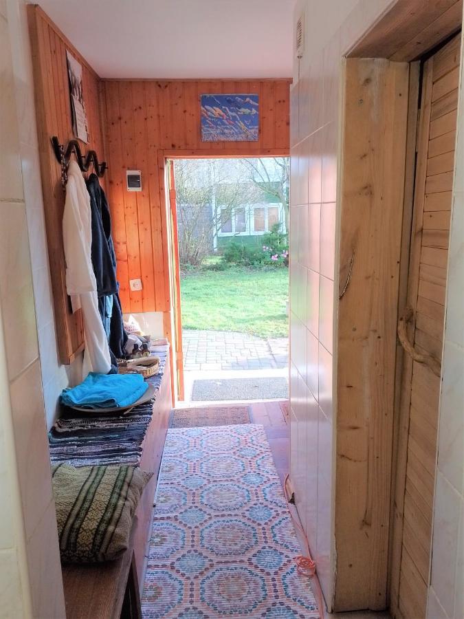 House, Garden & Sauna. Free Parking. Train Stop-200 M. Sea-1 Km. ยูร์มาลา ภายนอก รูปภาพ