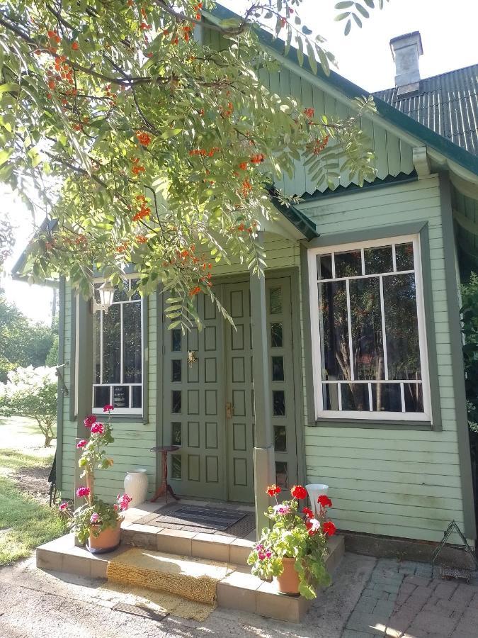 House, Garden & Sauna. Free Parking. Train Stop-200 M. Sea-1 Km. ยูร์มาลา ภายนอก รูปภาพ